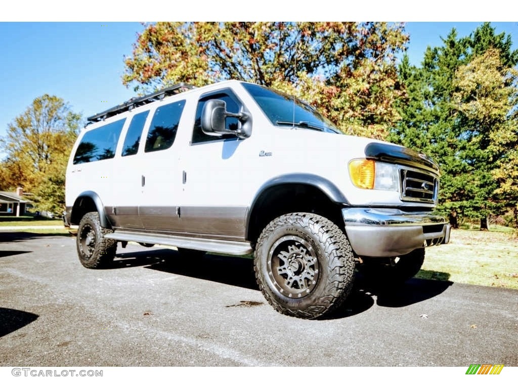 2007 E Series Van E150 Chateau 4x4 - Oxford White / Medium Pebble Beige photo #25