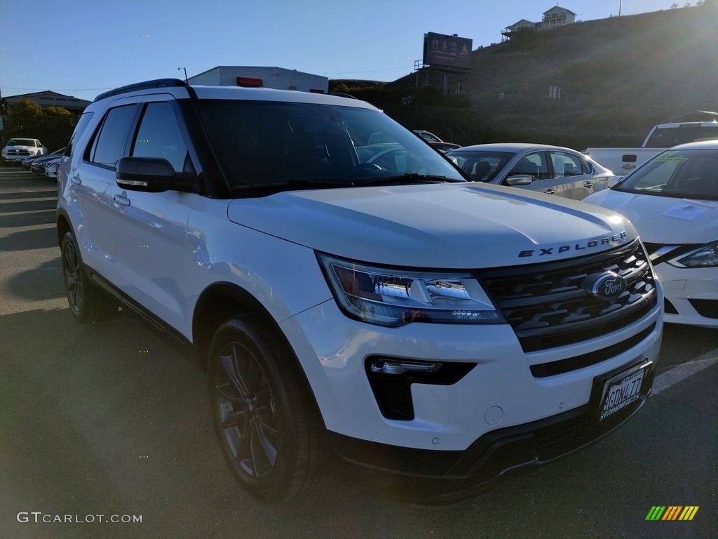 2018 Explorer XLT 4WD - Oxford White / Ebony Black photo #1