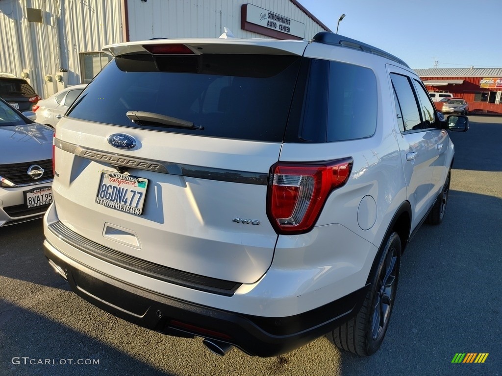 2018 Explorer XLT 4WD - Oxford White / Ebony Black photo #10
