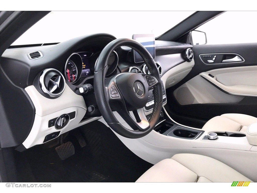 2018 Mercedes-Benz GLA 250 4Matic Dashboard Photos