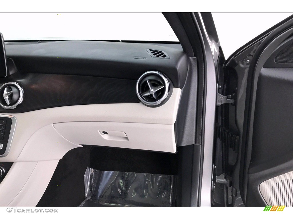 2018 GLA 250 4Matic - Mountain Grey Metallic / Crystal Grey photo #24