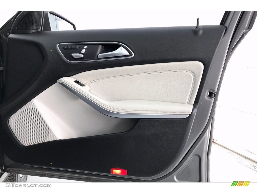 2018 Mercedes-Benz GLA 250 4Matic Door Panel Photos