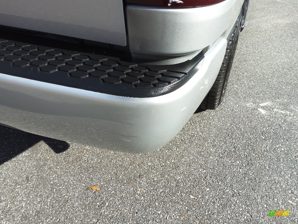 2017 1500 Express Quad Cab 4x4 - Bright Silver Metallic / Black/Diesel Gray photo #7