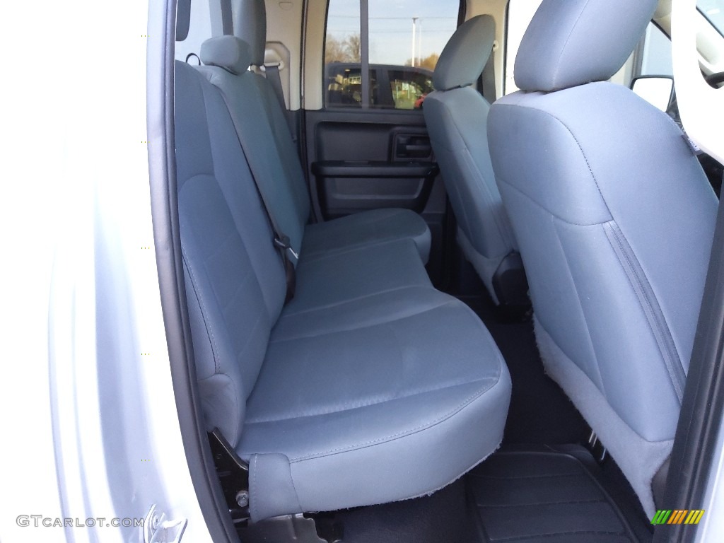 2017 1500 Express Quad Cab 4x4 - Bright Silver Metallic / Black/Diesel Gray photo #17