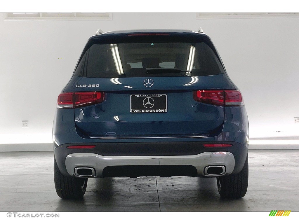 2022 GLB 250 - Denim Blue Metallic / Macchiato Beige photo #3