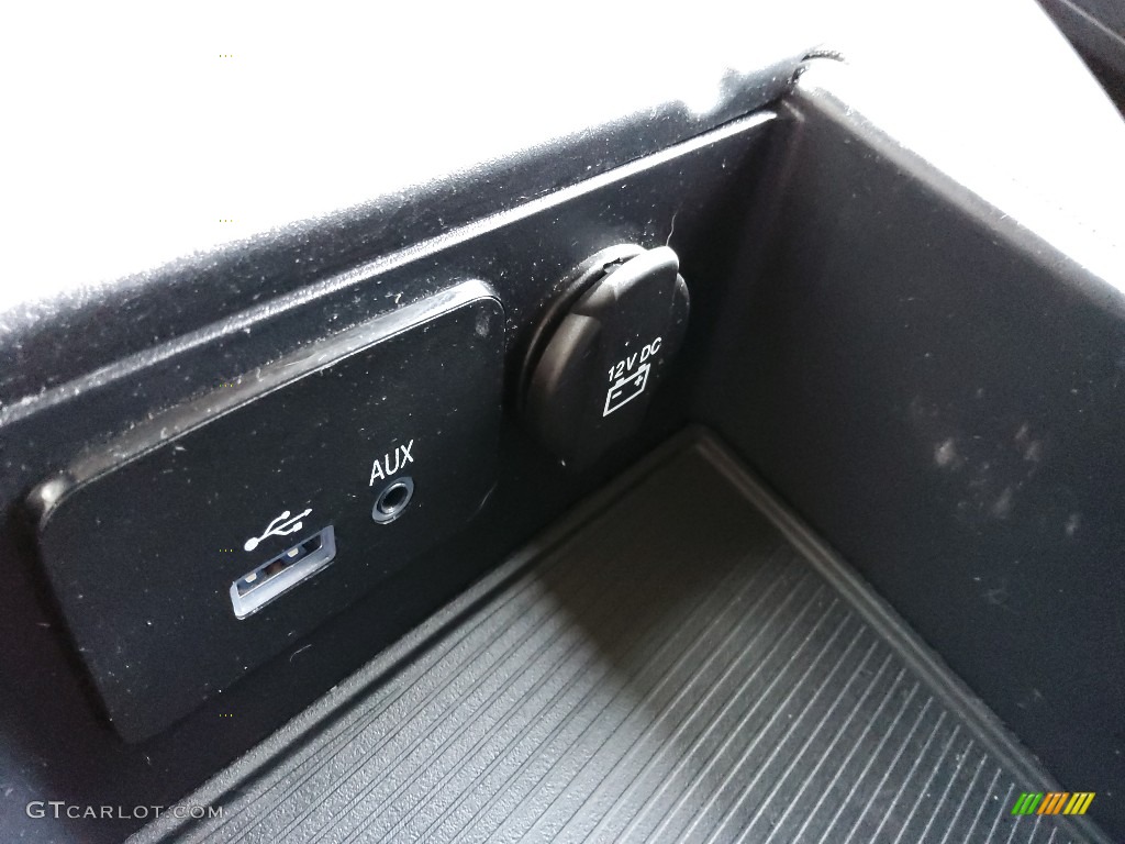 2017 1500 Express Quad Cab 4x4 - Bright Silver Metallic / Black/Diesel Gray photo #28