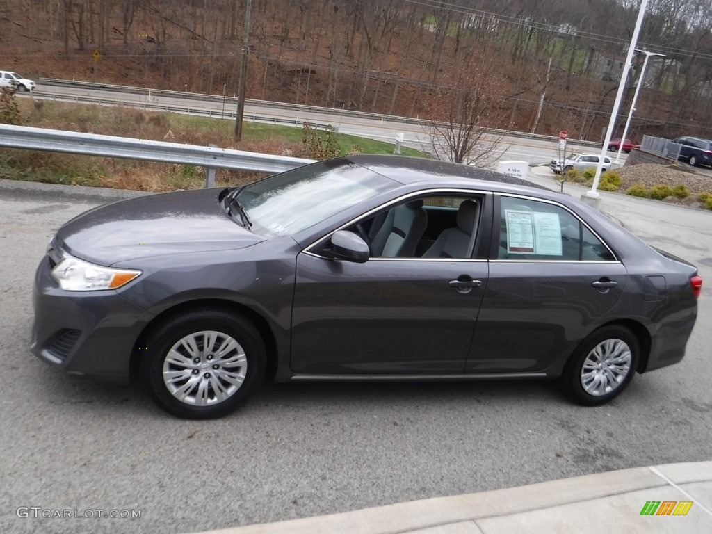 2013 Camry LE - Magnetic Gray Metallic / Ash photo #10