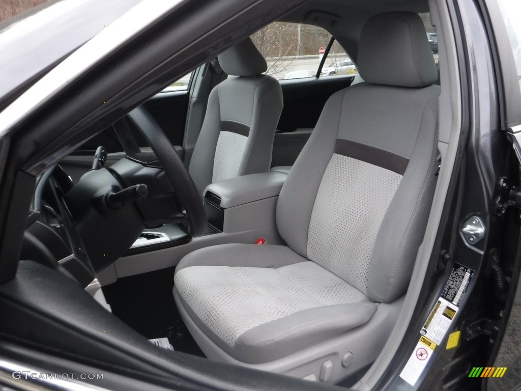 2013 Camry LE - Magnetic Gray Metallic / Ash photo #17