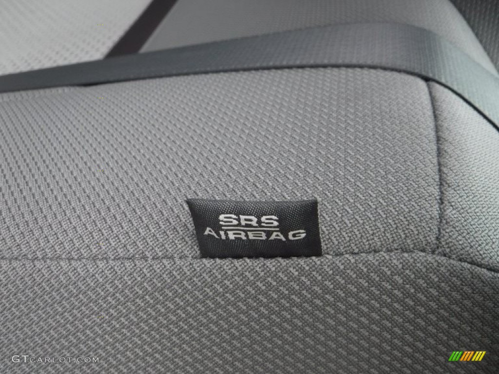 2013 Camry LE - Magnetic Gray Metallic / Ash photo #19