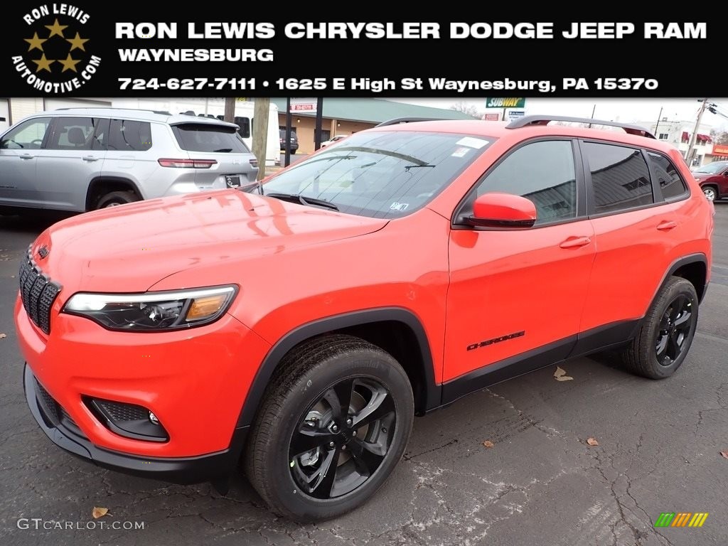 2021 Cherokee Altitude 4x4 - Spitfire Orange / Black photo #1