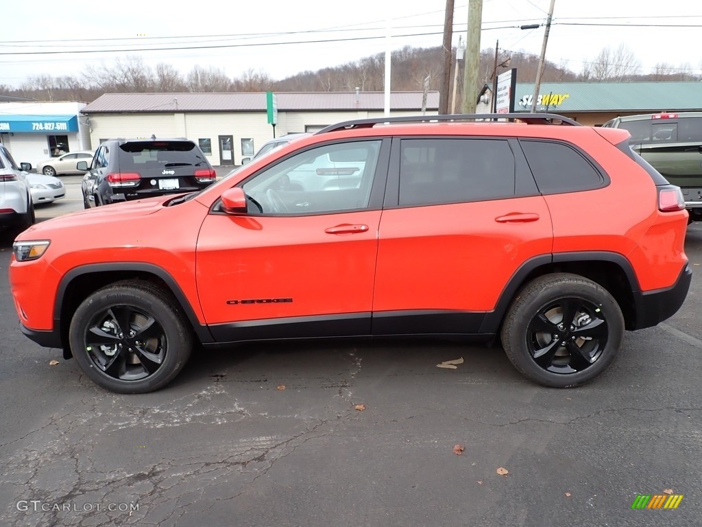 2021 Cherokee Altitude 4x4 - Spitfire Orange / Black photo #2