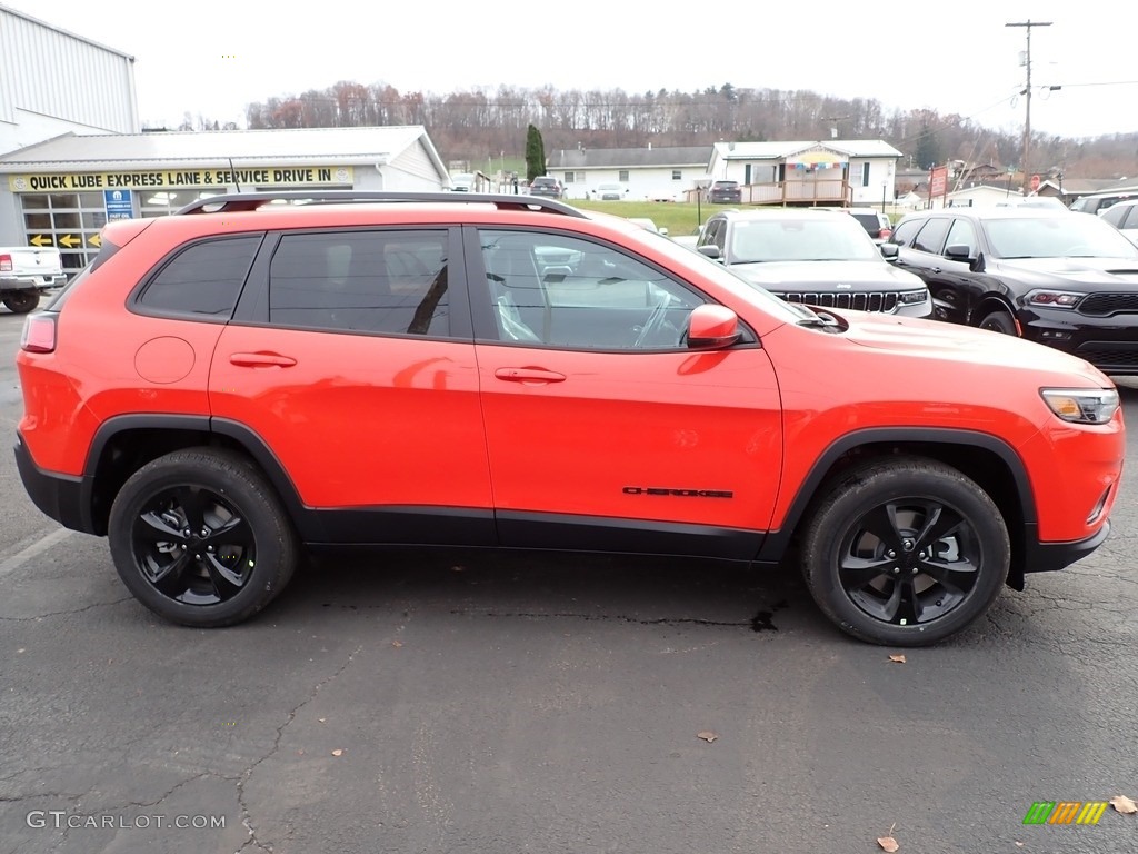2021 Cherokee Altitude 4x4 - Spitfire Orange / Black photo #7