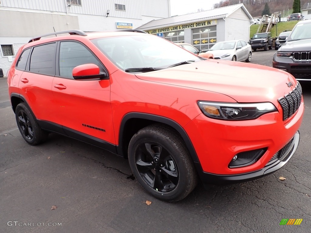 2021 Cherokee Altitude 4x4 - Spitfire Orange / Black photo #8
