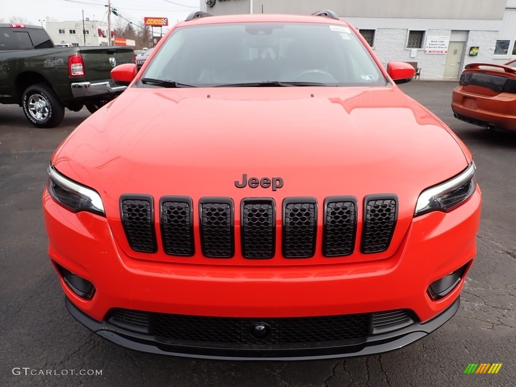 2021 Cherokee Altitude 4x4 - Spitfire Orange / Black photo #9