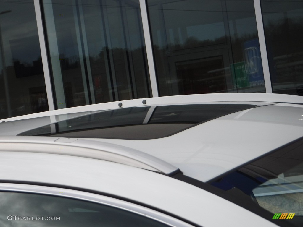 2018 CR-V Touring AWD - White Diamond Pearl / Ivory photo #3