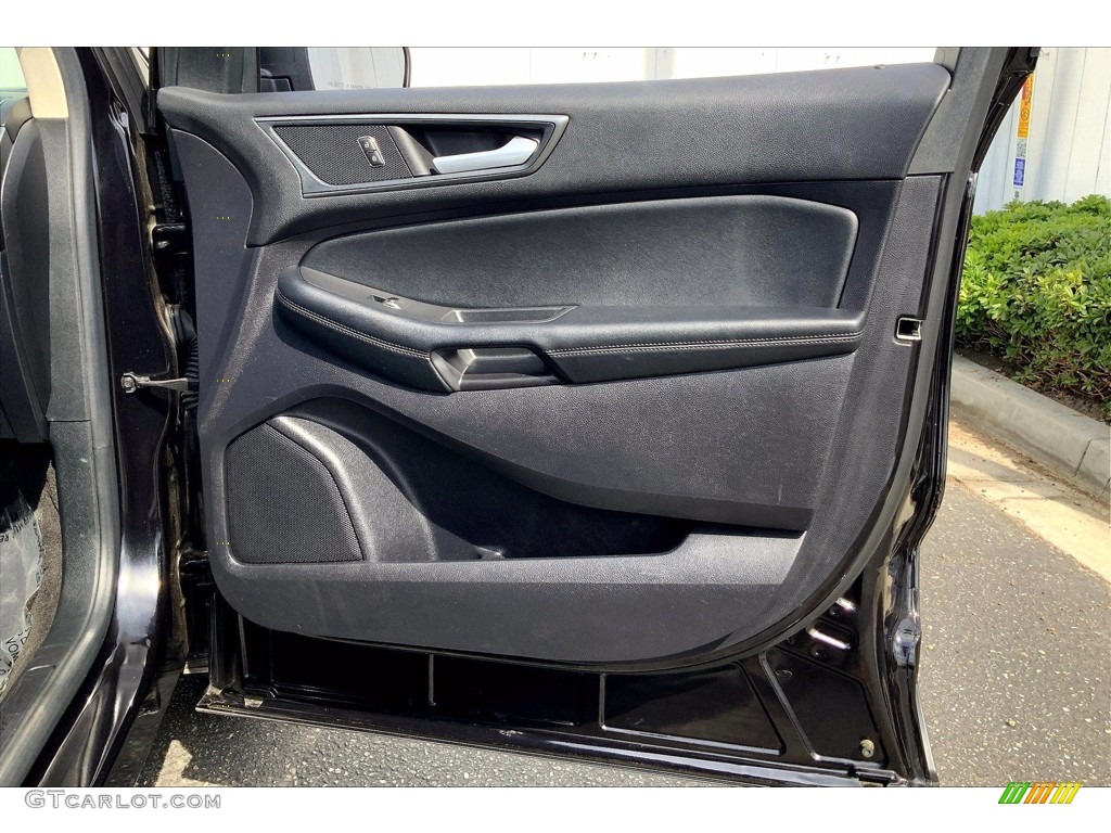 2020 Ford Edge SE Door Panel Photos