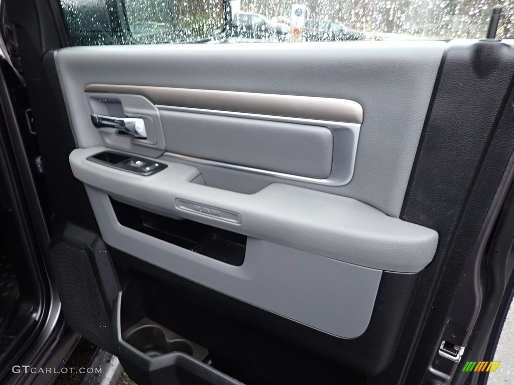 2015 Ram 1500 Outdoorsman Crew Cab 4x4 Black/Diesel Gray Door Panel Photo #143348826