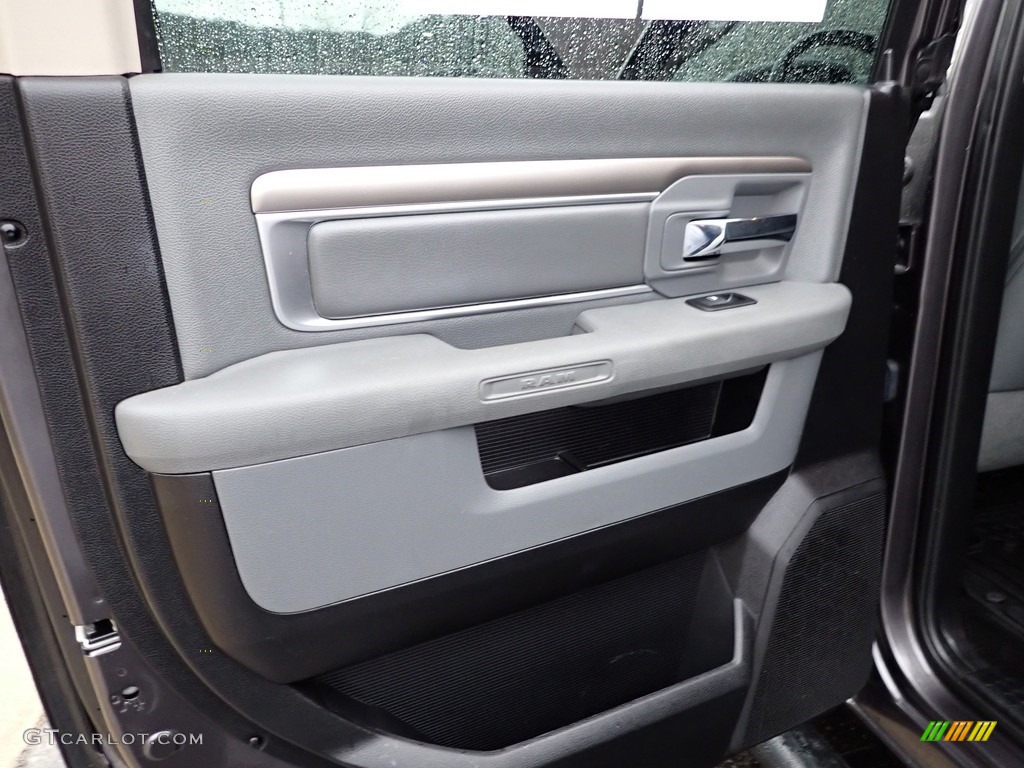 2015 Ram 1500 Outdoorsman Crew Cab 4x4 Black/Diesel Gray Door Panel Photo #143349003