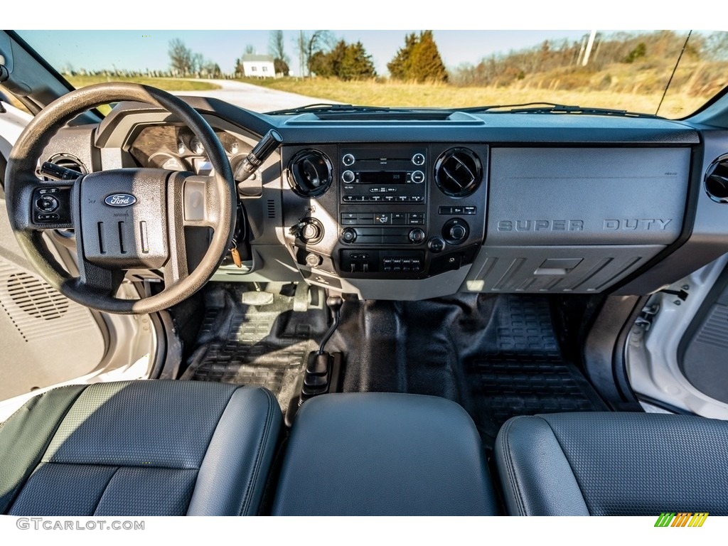 2016 Oxford White Ford F250 Super Duty XLT Super Cab 4x4 143347680