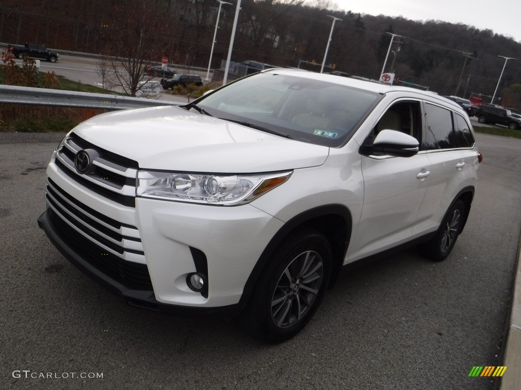 2019 Highlander XLE AWD - Blizzard Pearl White / Almond photo #12