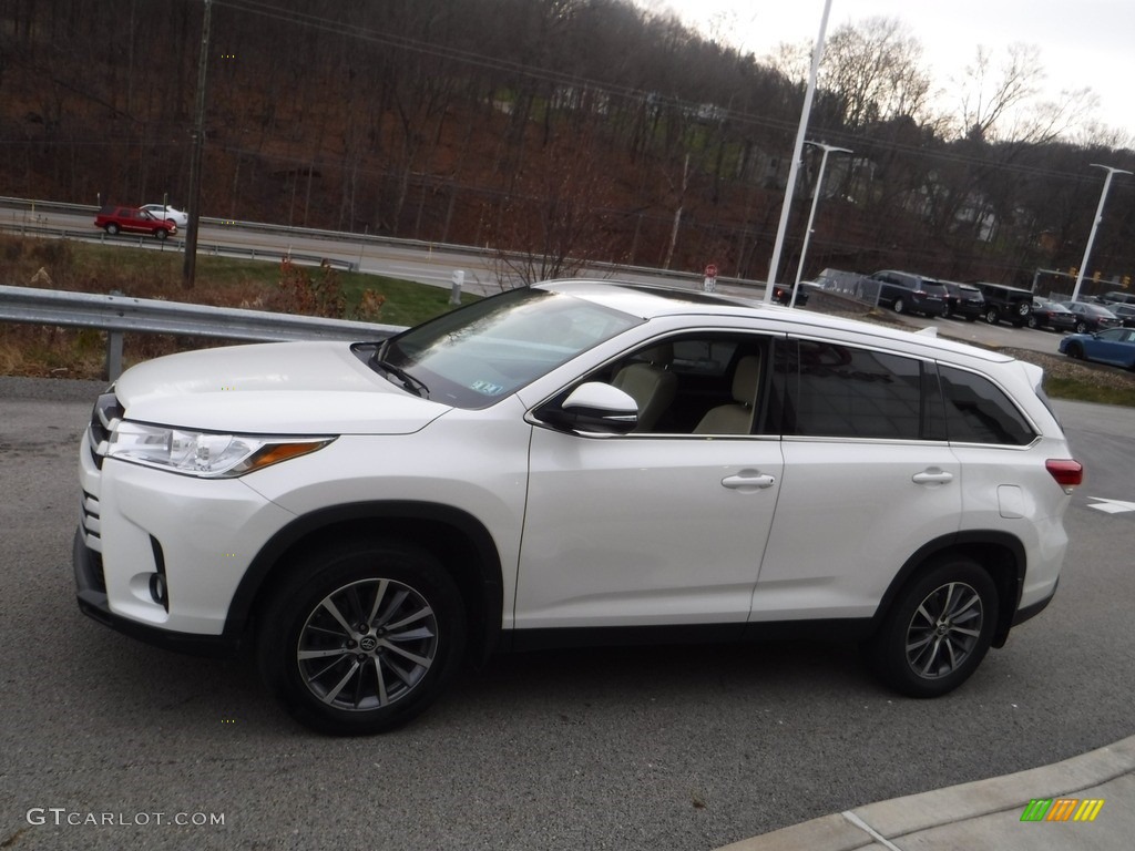 2019 Highlander XLE AWD - Blizzard Pearl White / Almond photo #13