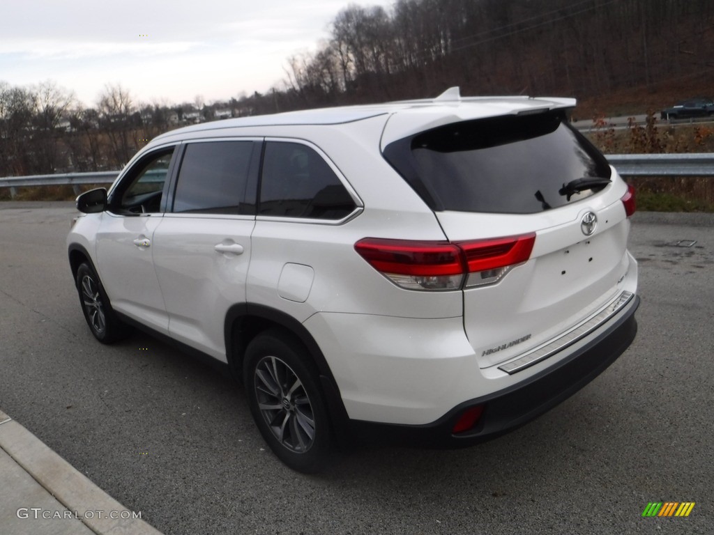 2019 Highlander XLE AWD - Blizzard Pearl White / Almond photo #14