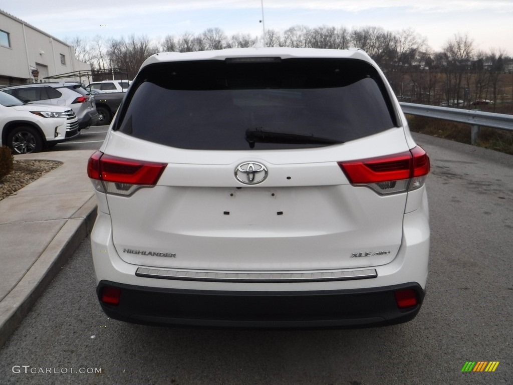 2019 Highlander XLE AWD - Blizzard Pearl White / Almond photo #15