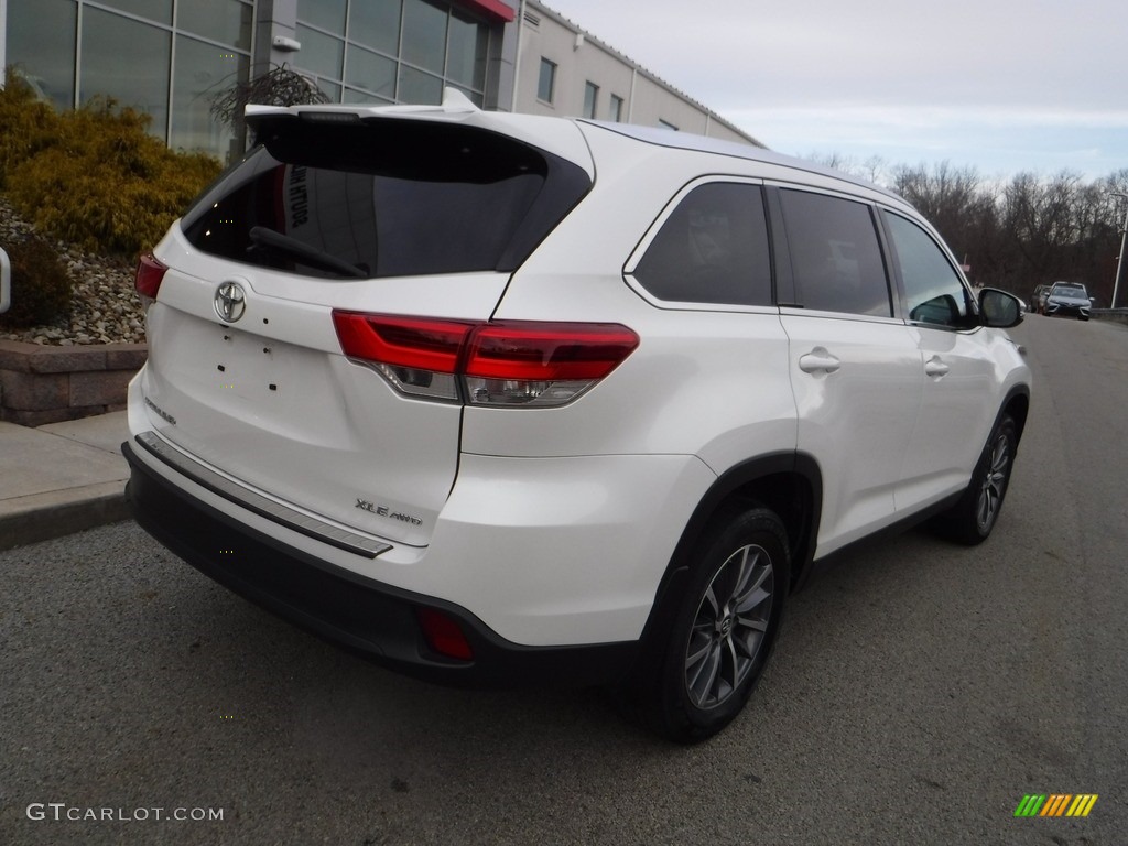 2019 Highlander XLE AWD - Blizzard Pearl White / Almond photo #16