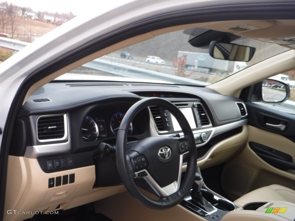 2019 Highlander XLE AWD - Blizzard Pearl White / Almond photo #19