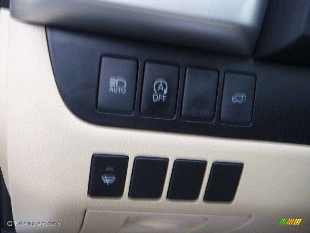 2019 Highlander XLE AWD - Blizzard Pearl White / Almond photo #20