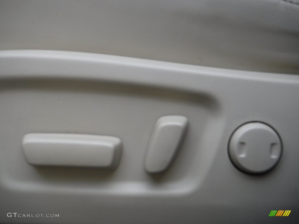 2019 Highlander XLE AWD - Blizzard Pearl White / Almond photo #22