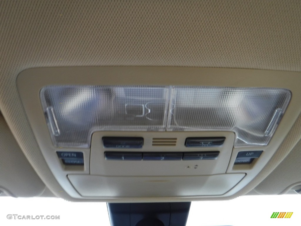 2019 Highlander XLE AWD - Blizzard Pearl White / Almond photo #25