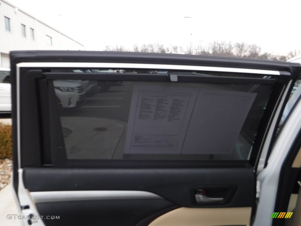 2019 Highlander XLE AWD - Blizzard Pearl White / Almond photo #28