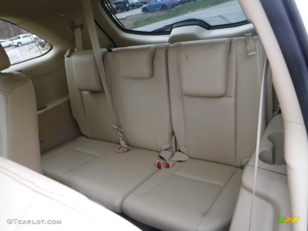 2019 Highlander XLE AWD - Blizzard Pearl White / Almond photo #29