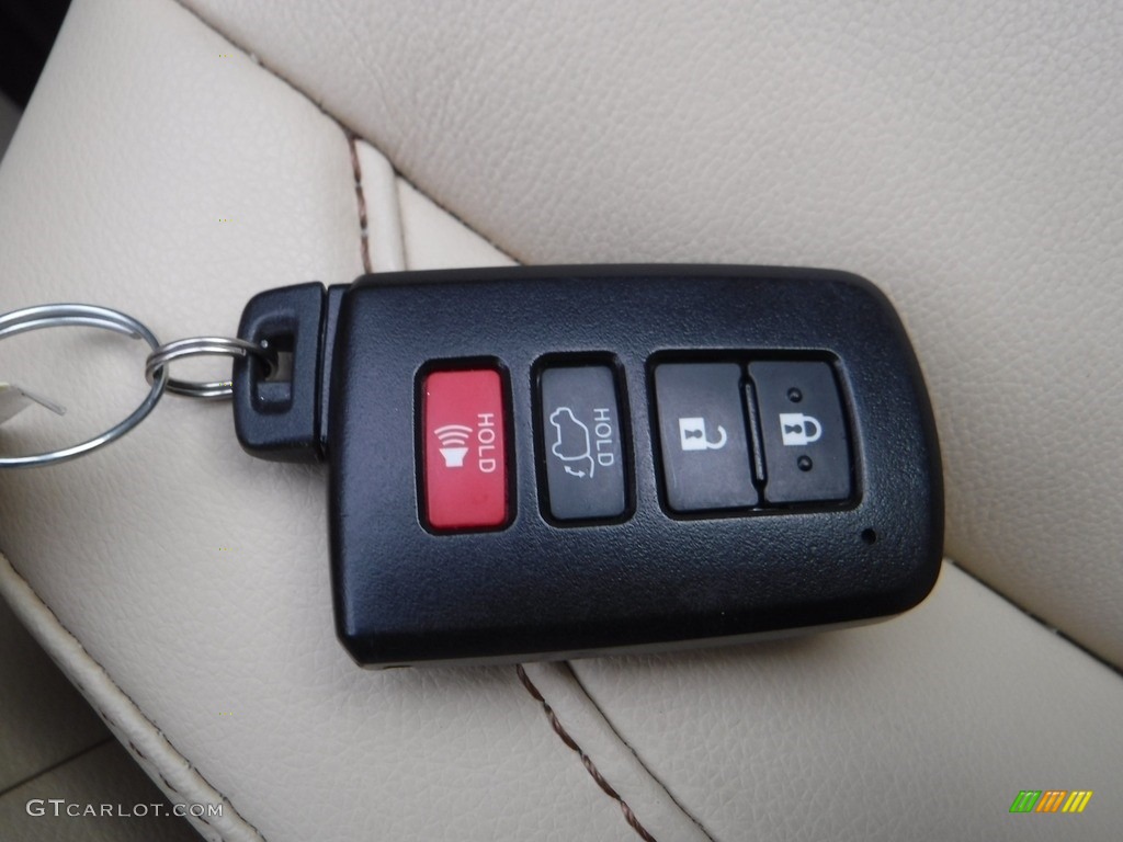 2019 Highlander XLE AWD - Blizzard Pearl White / Almond photo #32