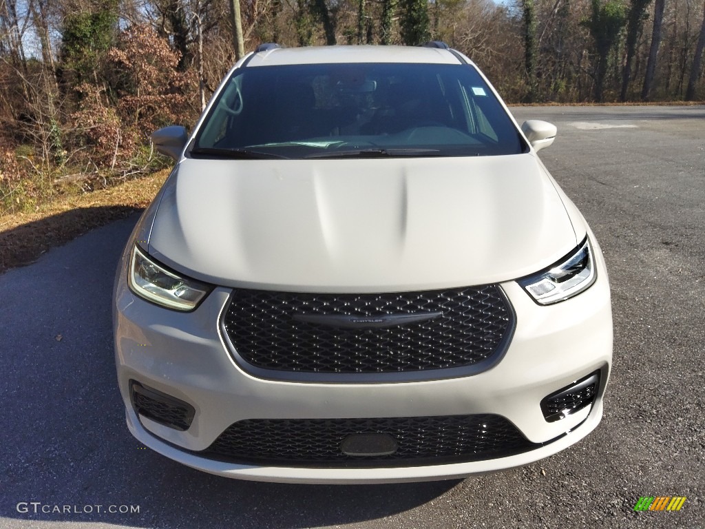 2021 Pacifica Touring - Luxury White Pearl / Black photo #3