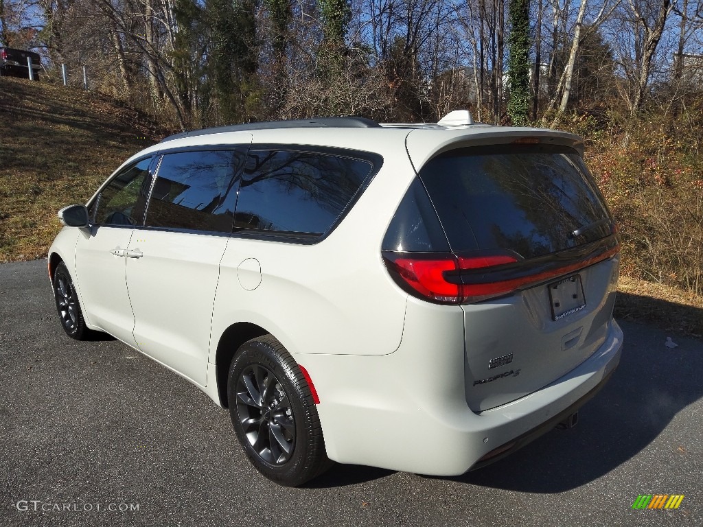 2021 Pacifica Touring - Luxury White Pearl / Black photo #8