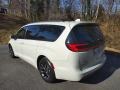 2021 Luxury White Pearl Chrysler Pacifica Touring  photo #8