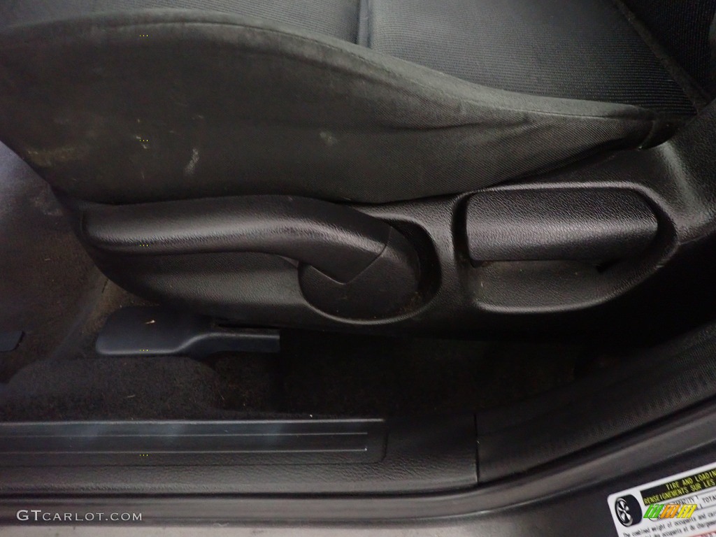 2010 MAZDA3 i Touring 4 Door - Metropolitan Gray Mica / Black photo #19