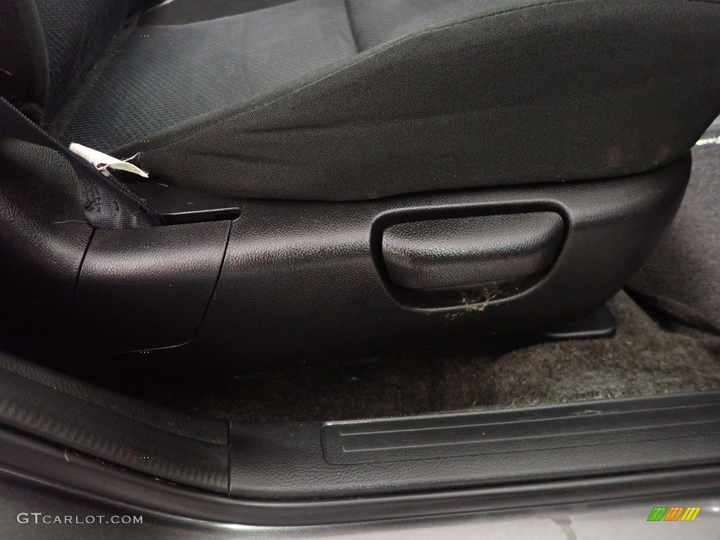 2010 MAZDA3 i Touring 4 Door - Metropolitan Gray Mica / Black photo #35