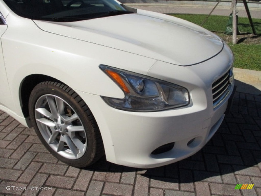 2010 Maxima 3.5 S - Winter Frost White / Caffe Latte photo #25