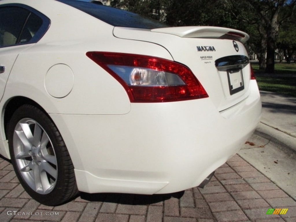 2010 Maxima 3.5 S - Winter Frost White / Caffe Latte photo #29