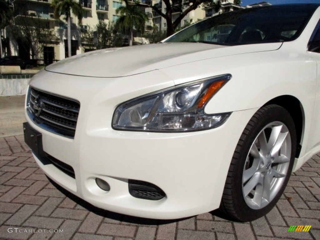 2010 Maxima 3.5 S - Winter Frost White / Caffe Latte photo #59