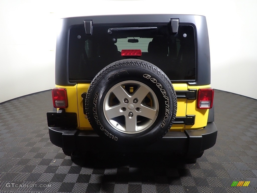 2015 Wrangler Unlimited Sport 4x4 - Baja Yellow / Black photo #14