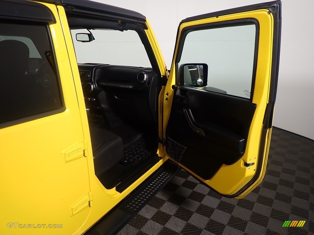 2015 Wrangler Unlimited Sport 4x4 - Baja Yellow / Black photo #36