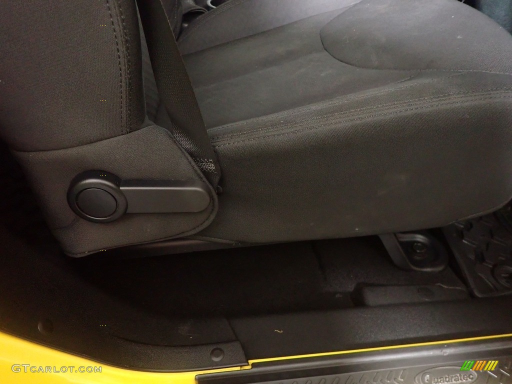 2015 Wrangler Unlimited Sport 4x4 - Baja Yellow / Black photo #38