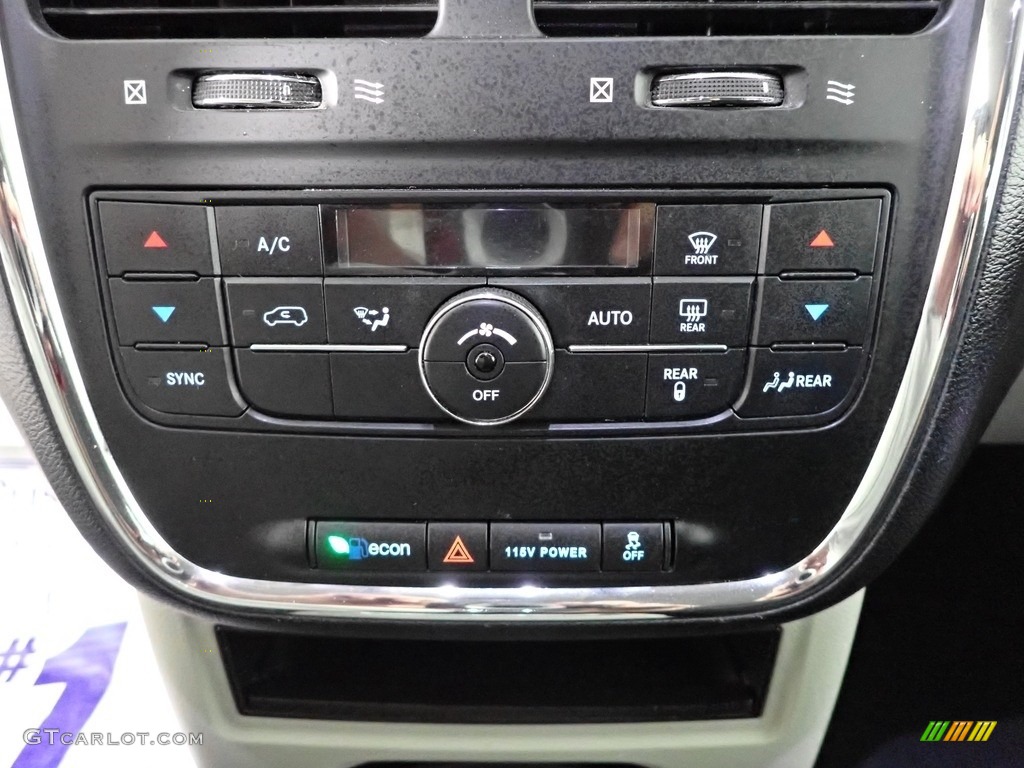 2014 Town & Country Touring - Billet Silver Metallic / Black/Light Graystone photo #26