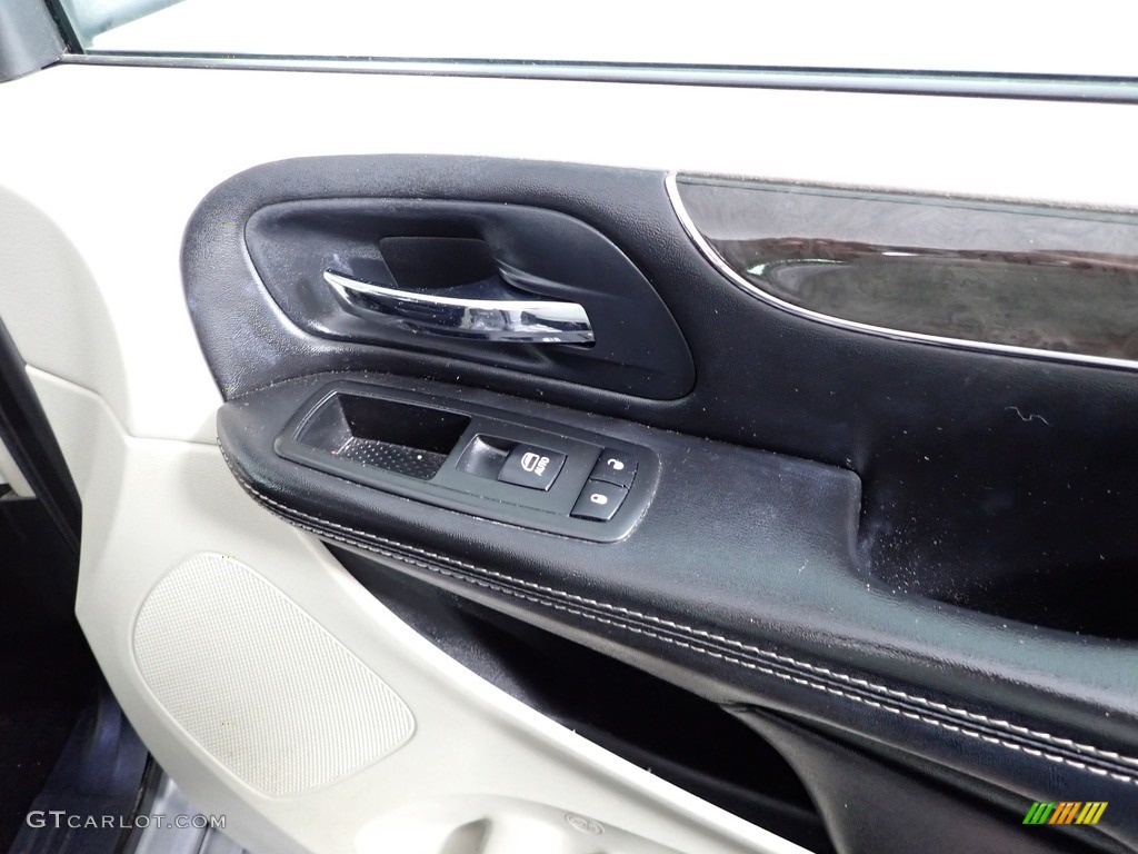 2014 Town & Country Touring - Billet Silver Metallic / Black/Light Graystone photo #35