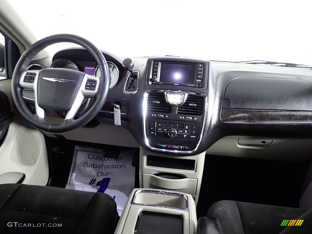 2014 Town & Country Touring - Billet Silver Metallic / Black/Light Graystone photo #38