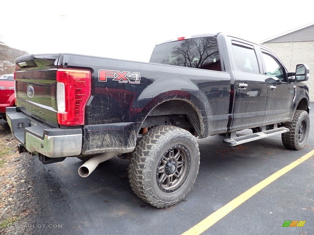 2017 F350 Super Duty XLT Crew Cab 4x4 - Shadow Black / Medium Earth Gray photo #3